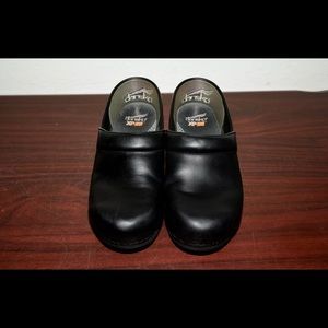 Dansko XP 2.0 Pull on Black Clogs Size 8-8.5